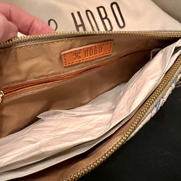 NWT HOBO Beige and Blue Leather Wristlet - Picture 5 of 9